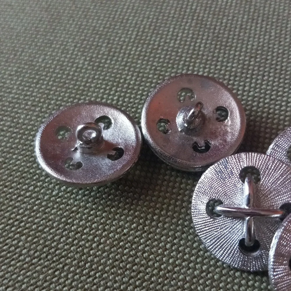 8 vintage silver tone buttons - Picture 2 of 3